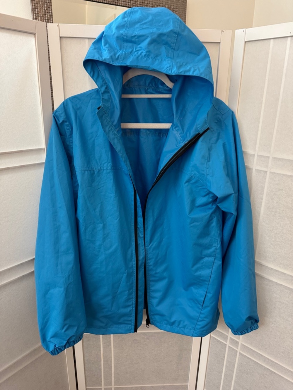 Kids Hooded Rain Jacket in Bright Blue w/inside pockets SZ XL never worn